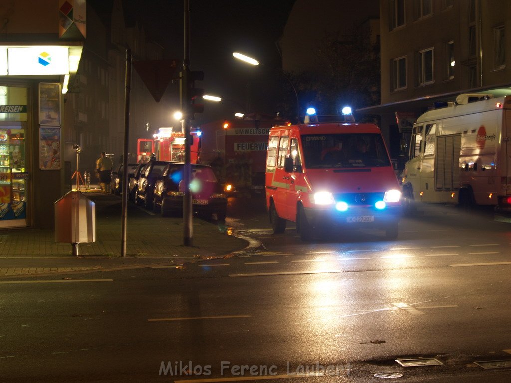 Brand mit Menschenrettung Koeln Vingst Homarstr 3     P092.JPG